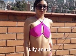 Lily_snack